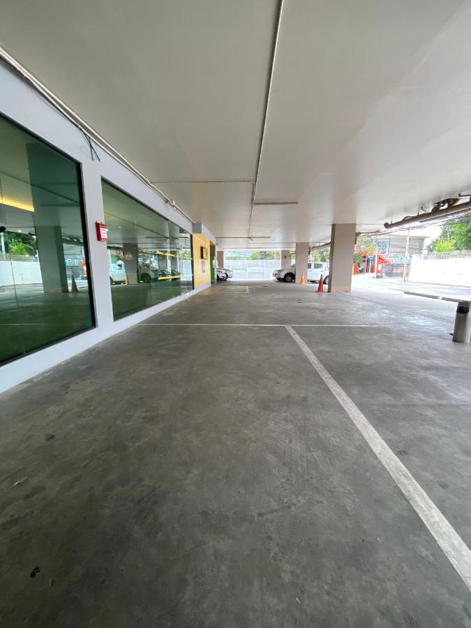 Ck2 Hotel Bangkok Bagian luar foto