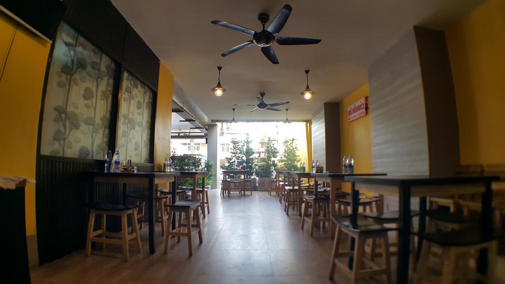 Ck2 Hotel Bangkok Bagian luar foto