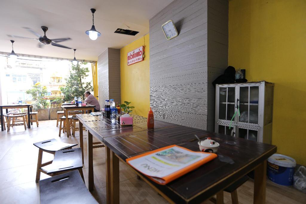 Ck2 Hotel Bangkok Bagian luar foto