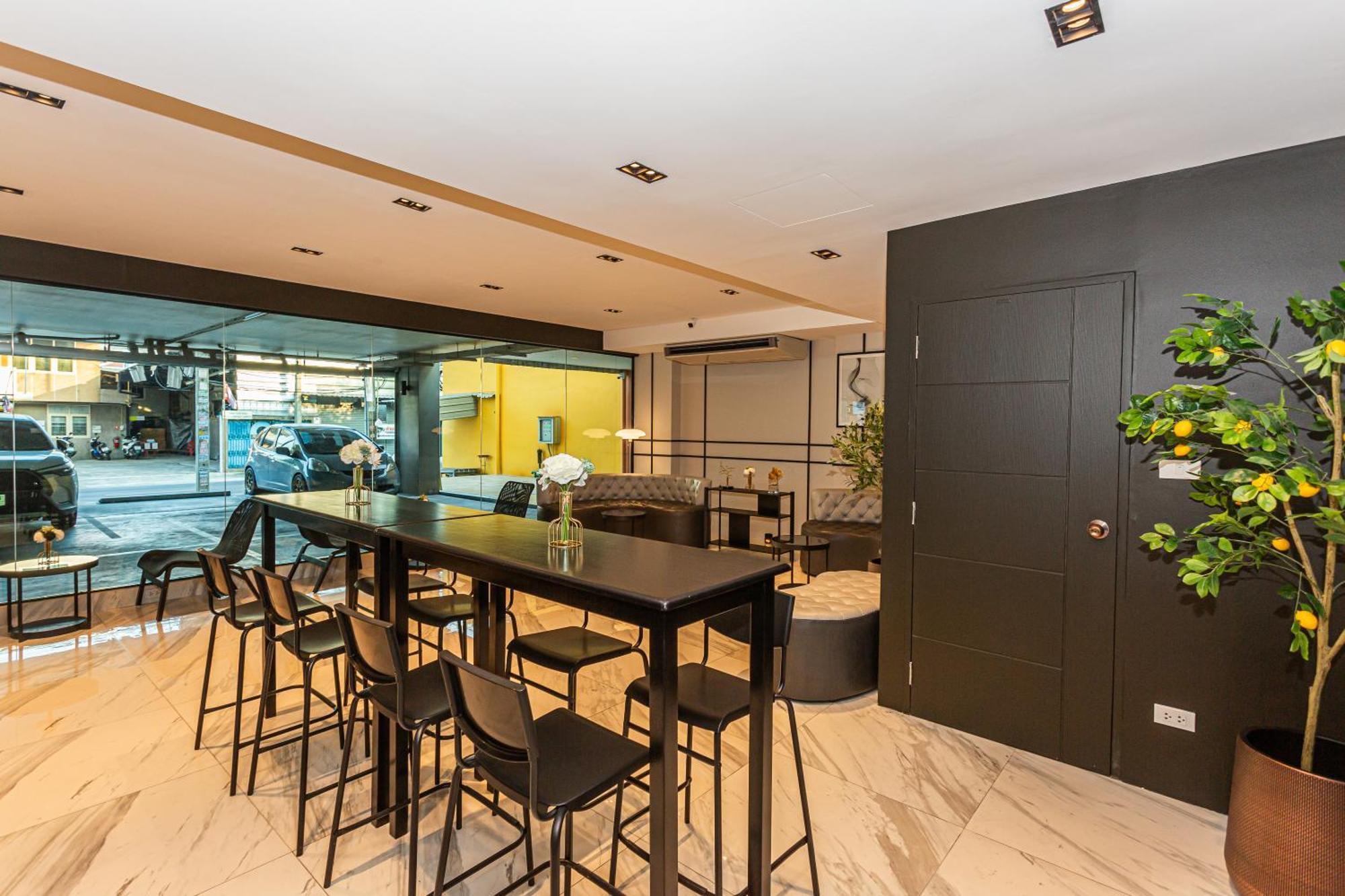 Ck2 Hotel Bangkok Bagian luar foto