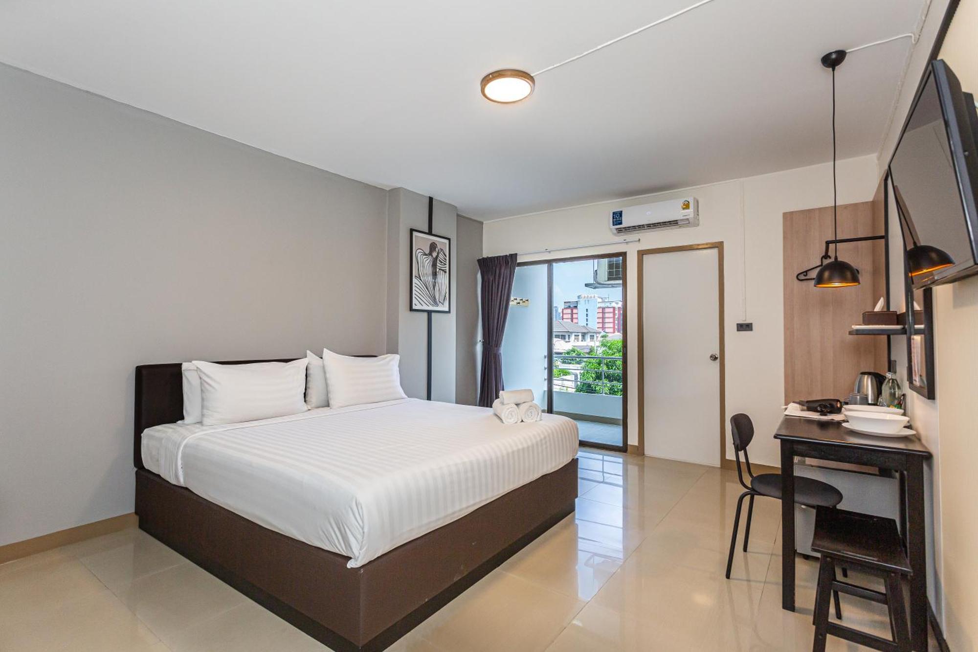 Ck2 Hotel Bangkok Bagian luar foto