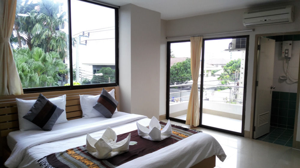 Ck2 Hotel Bangkok Bagian luar foto