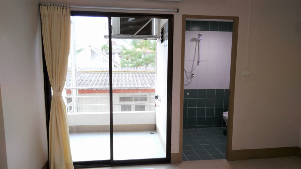 Ck2 Hotel Bangkok Bagian luar foto