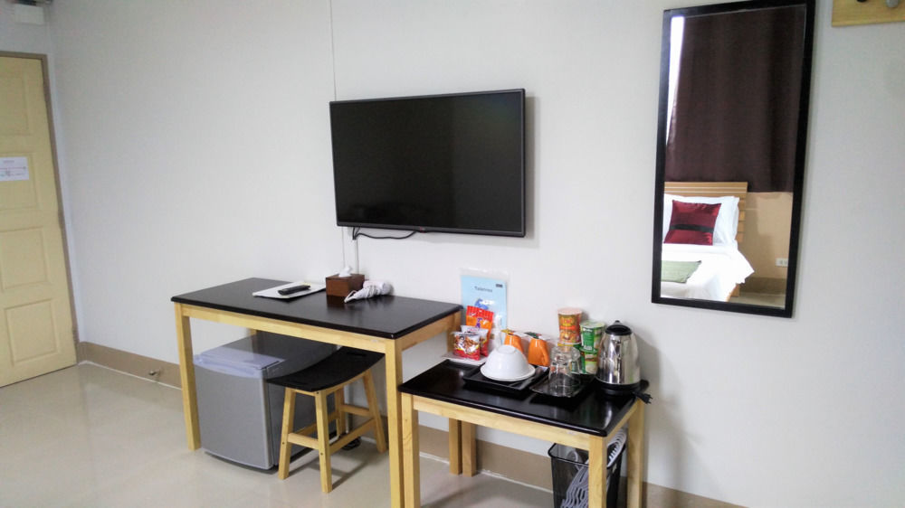 Ck2 Hotel Bangkok Bagian luar foto