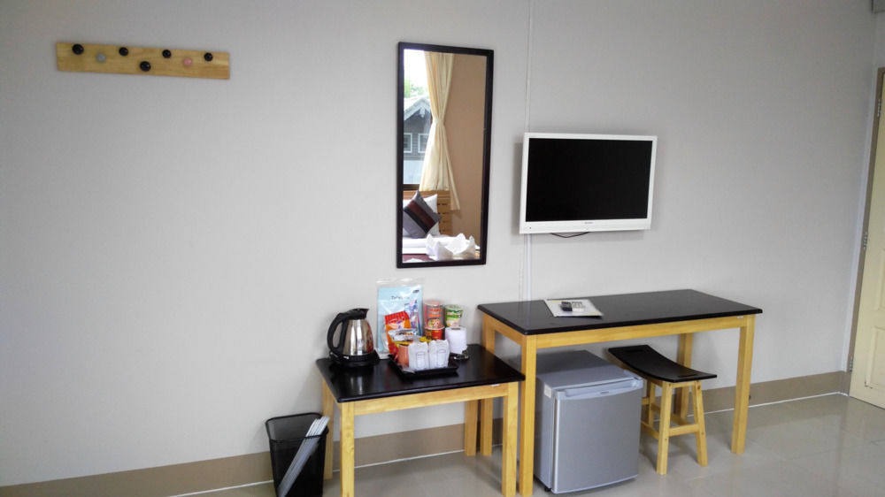 Ck2 Hotel Bangkok Bagian luar foto