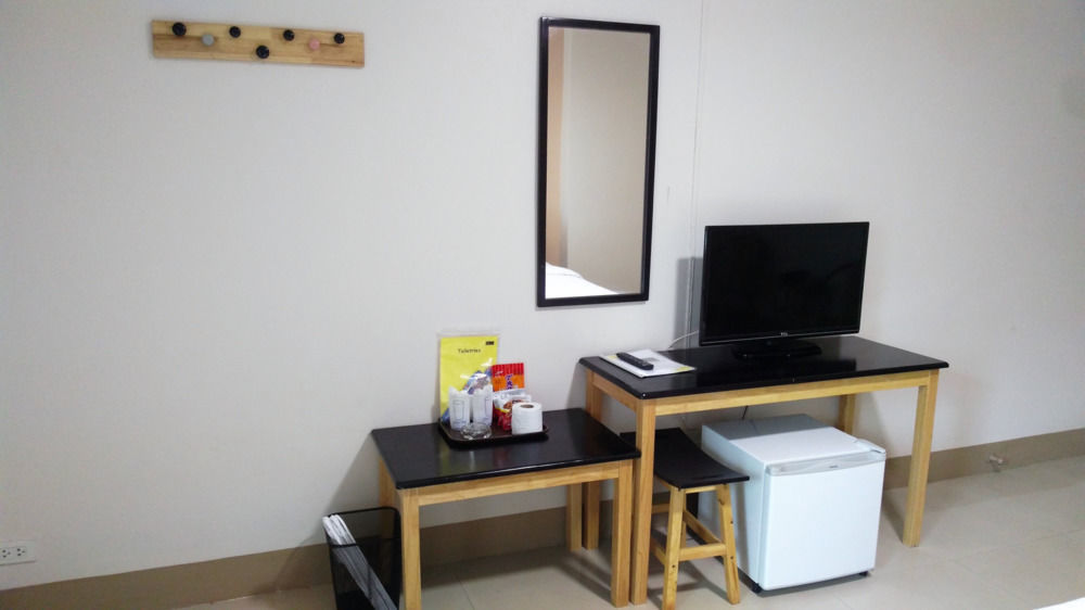 Ck2 Hotel Bangkok Bagian luar foto